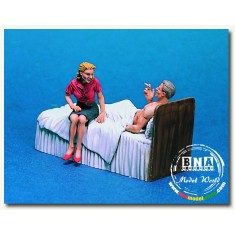 1/35 Soldier & Girlfriend with Bed