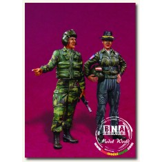 1/35 Sikorsky UH-60 Black Hawk Helicopter Crew (2 Figures)