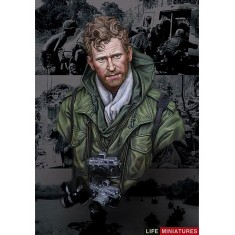 1/10 War Photographer, Vietnam War 1971 Bust