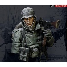 1/10 WWII German MG34 Gunner Confronted w/General Winter, Outskirts of Moscow Bust