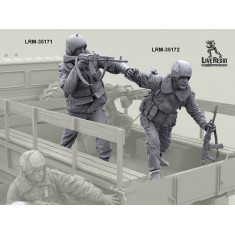 1/35 Russian Internal Troops - Helps The Wounded To Cover