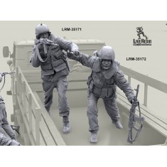 1/35 Russian Internal Troops - Wounded Soldier Seeking Cover