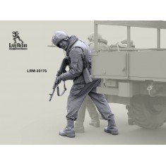 1/35 Russian Internal Troops - Hiding Around The Corner