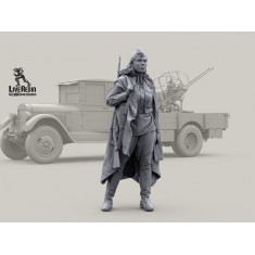 1/35 Anti Aircraft Crew Girl on Sentry