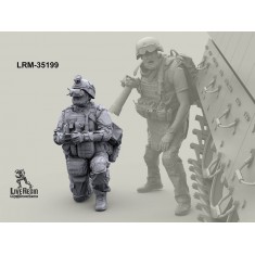 1/35 Russian Military Correspondent ''Petrovich'' with Drone and FPV Goggles