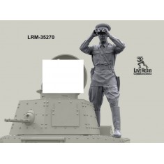 1/35 Red Army Tank Commander Observing from Tank Turret