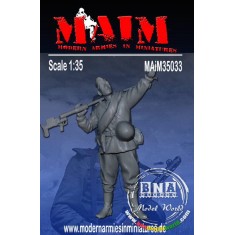 1/35 Russian Soldier marching #3