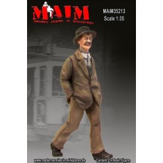 1/35 European Civilian: Tramcar Passenger No.2 (1 figure)
