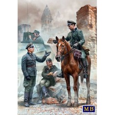 1/35 WWII German Military Men "Urgent Dispatch"