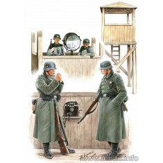 1/35 Watch Tower (4 Figures)