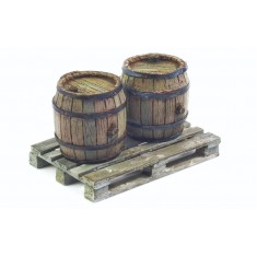 1/35 Set of 2 Wooden Barrels + Wooden Pallet