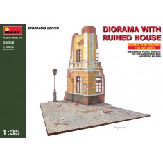 1/35 Diorama w/Ruined House and WWII German Posters (Ruined Building+Diorama Base)