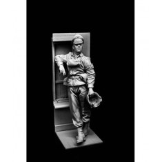 120mm Fallschirmjager Officer (1 figure w/diorama)