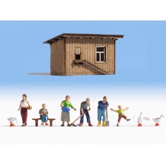 HO Scale On the Farm (building & figures)