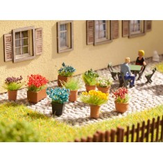 HO Scale Flowers in Pots (9 pots)