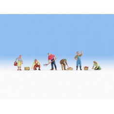 HO Scale Harvesters (6 figures & accessories)