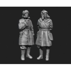 1/35 Soviet Tank Officers In Sheepskin Coat Set (2 figures)
