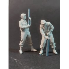 1/35 US Tankers Loading 76mm Ammo Set (2 figures)