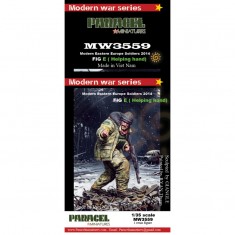 1/35 Modern Eastern European Soldier E Helping Hand