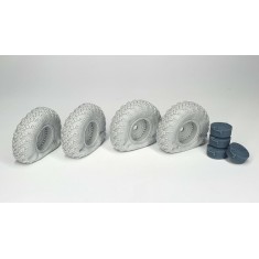 1/35 BTR-80/BTR-80A APC Left Side Flat Tyres for Trumpeter Kit
