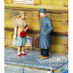 1/35 Civilians Figures (2 Figures)