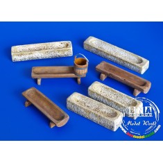 1/35 Wooden and Stone Feed-troughs 