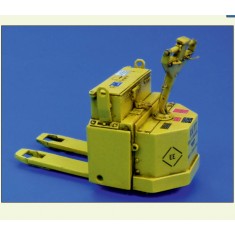 1/48 Pallet Truck Blue Giant