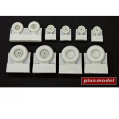 1/72 Boeing KC-97 Stratotanker Front and Main Wheels