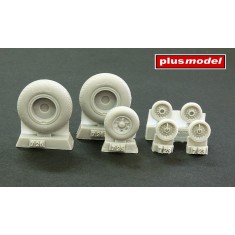 1/72 Consolidated B-24 Liberator Wheels Diamond Tread