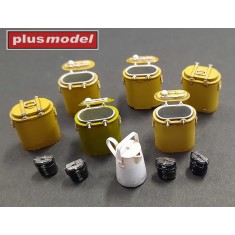 1/35 WWII German Thermos Containers