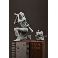 1/35 Modern Female Photographer
