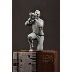 1/35 Modern Male Photographer