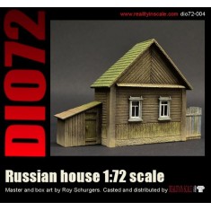 1/72 Russian House (Size: 7.5 x 8.2cm) with a Small Shed & Fence