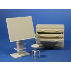 1/35 Drawing Table & Cupboard