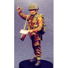 1/35 British Paratrooper "Waving on" (1 figure)