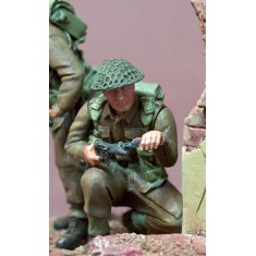 1/35 Soldier Kneeling with Sten Submachine Gun (1 figure)