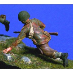 1/35 UK Paratrooper Crouching with Rifle Ready to Run (1 figure)