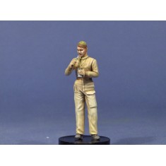1/35 British LRDG Figure No.6 Private Wool Eating from Can (1 figure)