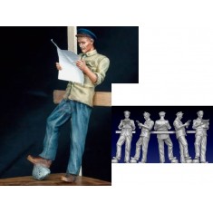 1/35 WWI Mechanic / Driver Reading