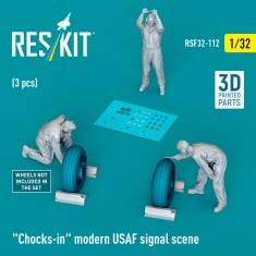 1/32 Modern USAF Chocks-In Signal Scene (3 Figures)