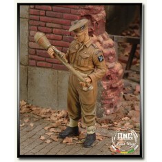 1/35 WWII British Marine Commando (Holding Panzerfaust) 
