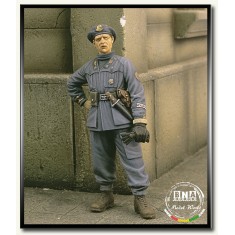 1/35 WWII Italian Officer "Battaglione Azzurro"