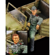 1/35 Kubelwagen Crew (1 figure including 2 heads)