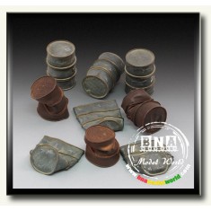 1/35 WWII German Damaged Oil Drums