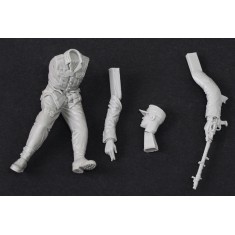 1/35 German Infantry "Cigarette Break" (1 Figure)