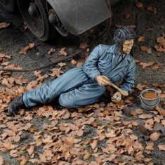 1/35 The Russian Soldier's Lunch (Resin)