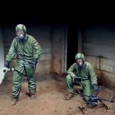 1/35 Men in NBC Suit
