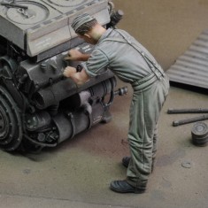 1/72 WWII German Soldier At Work