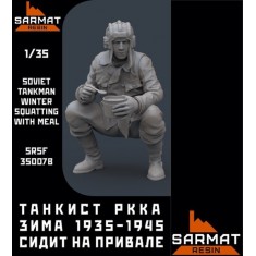 1/35 Soviet Tankman Squatting with Meal, Winter 1935-1945
