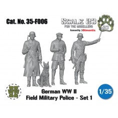 1/35 WWII German Field Military Police Set 1 (3 figures and 1 dog)